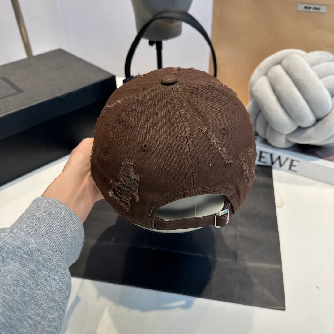 P60 Croxin's new ripped washed cotton baseball cap, a personalized and fashionable style, casual with a cool feel, the same style for men and women! Material: 100% cotton Head circumference: 56-58cm available